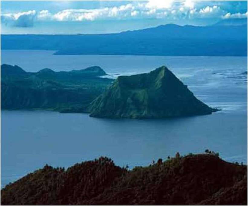 Full-Day Manila City, Tagaytay Taal Volcano and Lake Tour - Makati, Roxas Boulevard, and Rizal Park