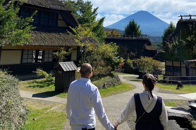 Full Day Tour to Mount Fuji in Spanish - Saiko Iyashi no Sato Nemba and Lake Saiko
