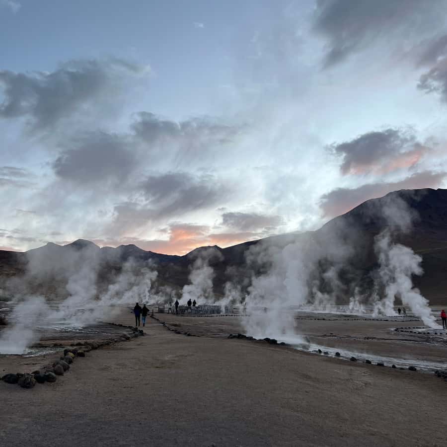 Geysers del Tatio: Sunrise and breakfast in Atacama - Sunrise among more than 80 geysers