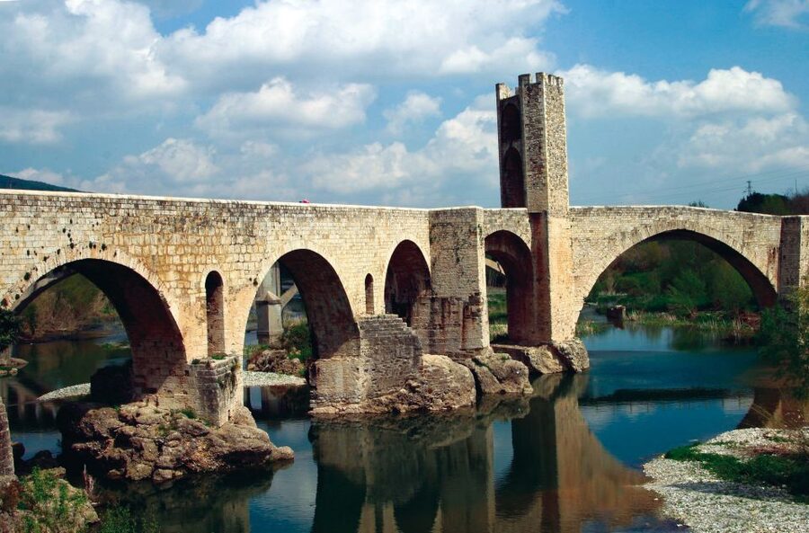 Girona: Volcano Area, Besalú, and Banyoles Lake Tour - Hiking into La Garrotxa’s volcanic zone