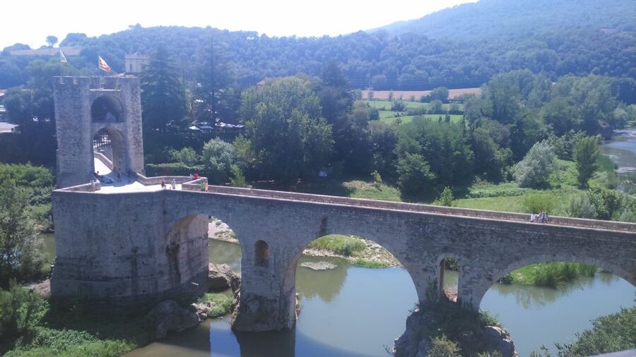Girona: Volcano Area, Besalú, and Banyoles Lake Tour - Santa Pau: castle, church, and a proper lunch break