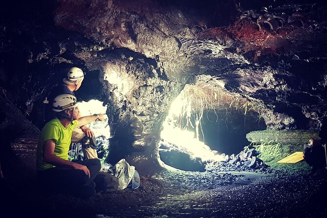 Guided tour of the 2004 lava tunnels - Walking across the lava to the tunnel entrance