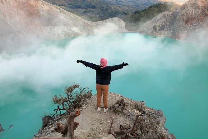 Guided Tour to Ijen Crater Blue Fire - The five-hour Ijen trek, from forest path to crater rim