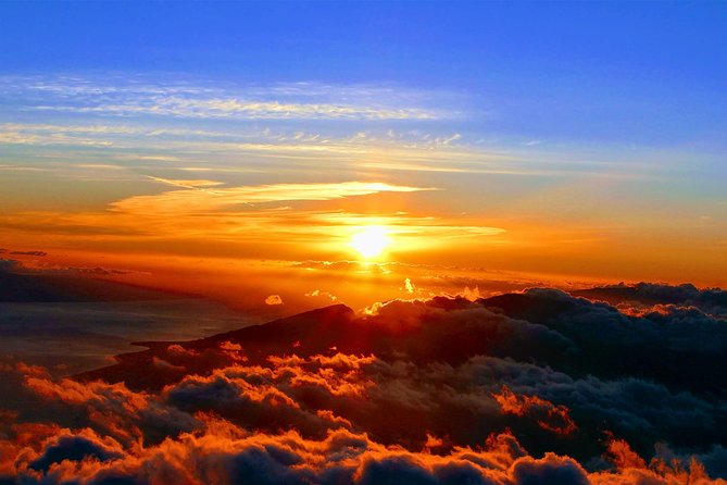 Haleakala Sunrise Tour with Breakfast and West Side Pickup - Breakfast at Maui Tropical Plantation