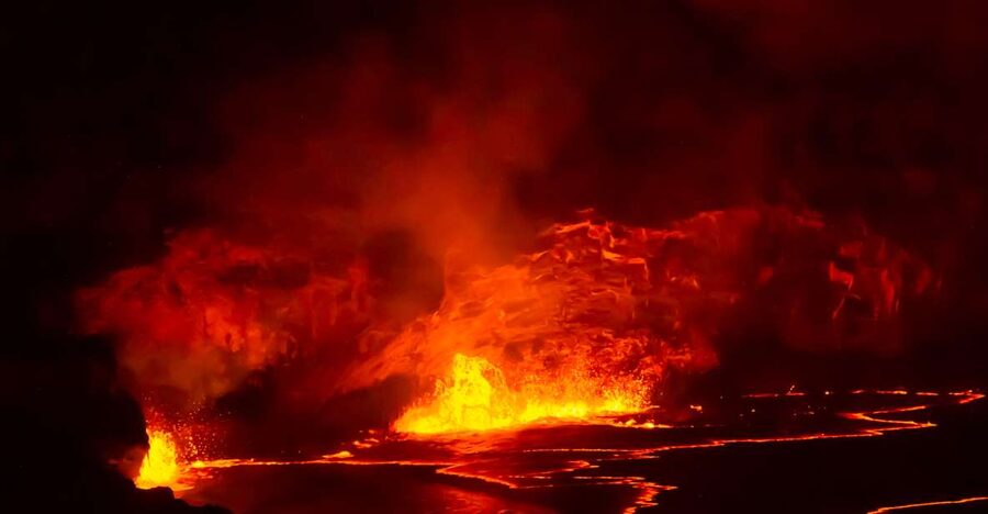 Hawaii: Big Island Volcanoes Day Tour with Dinner and Pickup - Punalu’u Bake Shop and Hawaiian sweet treats