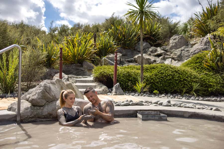 HELL'S GATE Mud Spa, Rotorua - Group Day Tour Ex Auckland - Tirau: a short coffee stop with a local sense of humor