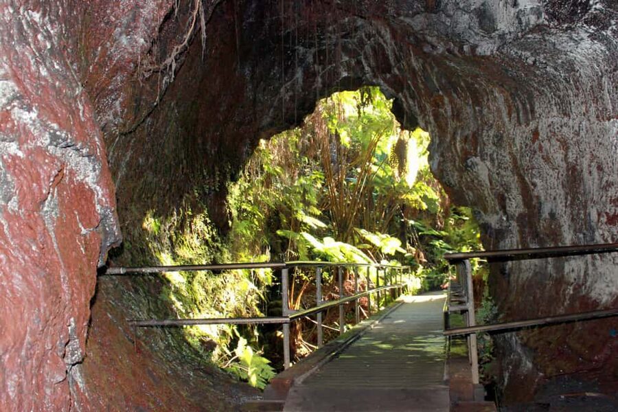 Hilo: Hawaii Volcanoes National Park and Hilo Highlights … - A good first look at Hilo at Rainbow Falls