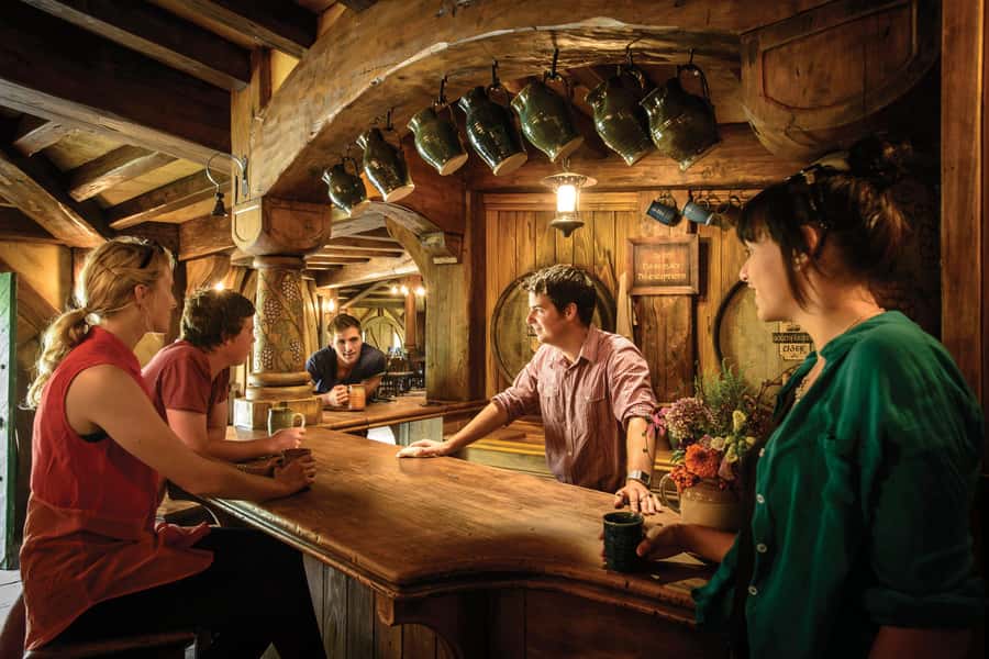 Hobbiton Movie Set & Te Puia Geothermal Valley Private Tour - Pōhutu Geyser and the geothermal valley
