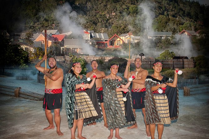 Hobbiton & Rotorua Living Māori Village Private Tour Ex-Auckland - Hobbiton, from Shire’s Rest to the Green Dragon