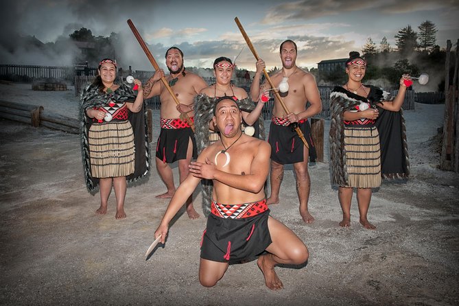 Hobbiton & Rotorua Living Māori Village Private Tour Ex-Auckland - Leaving Auckland before the city wakes up