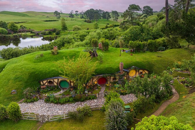Hobbiton & Rotorua Māori Village with Lunch from Auckland - Key points at a glance