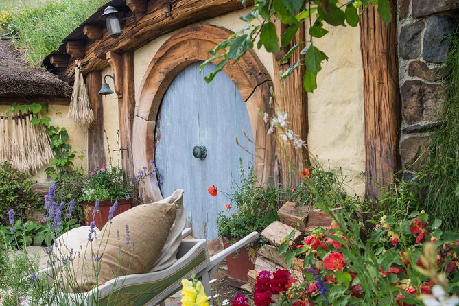 Hobbiton & Rotorua Māori Village with Lunch from Auckland - Whakarewarewa Village and the geothermal setting