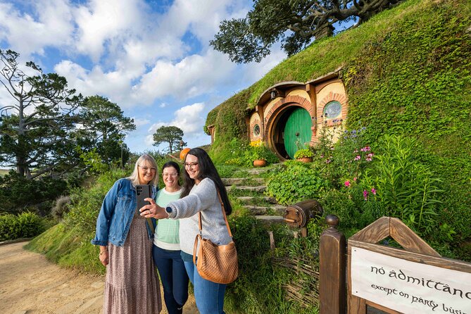 Hobbiton & Rotorua Māori Village with Lunch from Auckland - The road to Hobbiton Movie Set