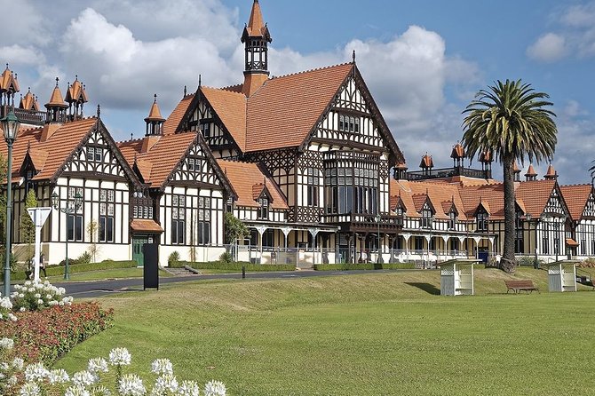 Hobbiton & Rotorua Small Group Day Tour inc Te Puia from Auckland - A guided look at Rotorua city
