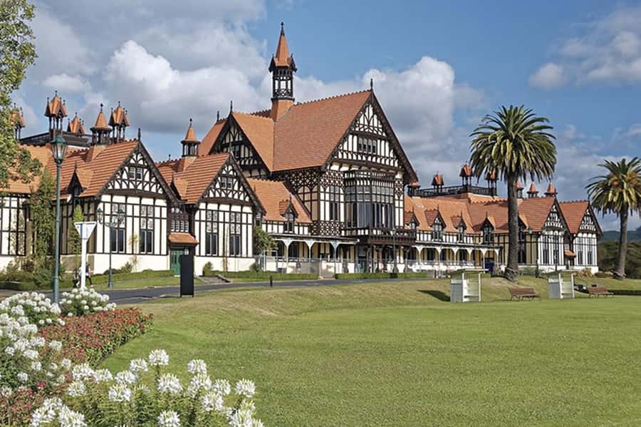 Hobbiton, Waitomo, Rotorua & Taupo 2-Day Tour from Auckland - Guides, vehicles, and the human side