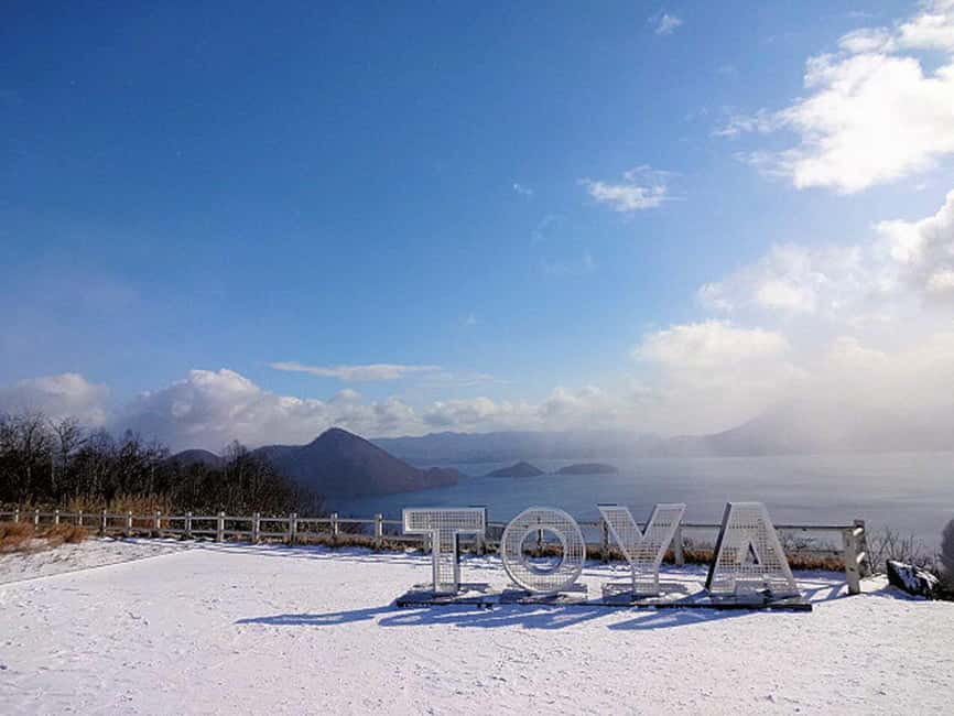 Hokkaido Tour:Sapporo to Noboribetsu, Lake Toya,Ice Festival - Seventy minutes around Toyako Onsen