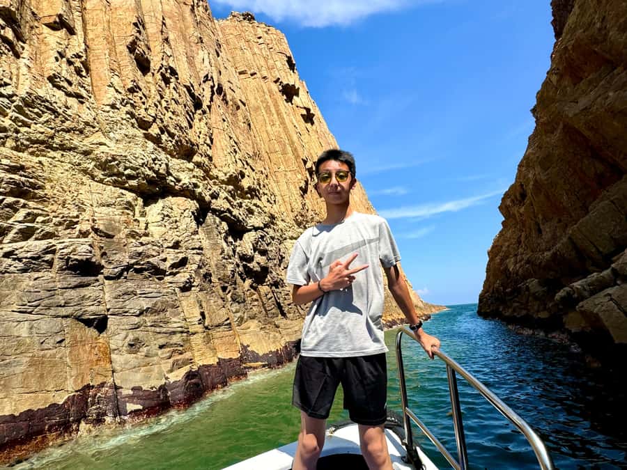 Hong Kong: Geopark Four Sea Arches Volcano Sightseeing Tour - Who should book this boat trip?