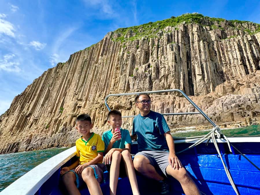 Hong Kong: Geopark Four Sea Arches Volcano Sightseeing Tour - High Island Reservoir East Dam and the first rock views