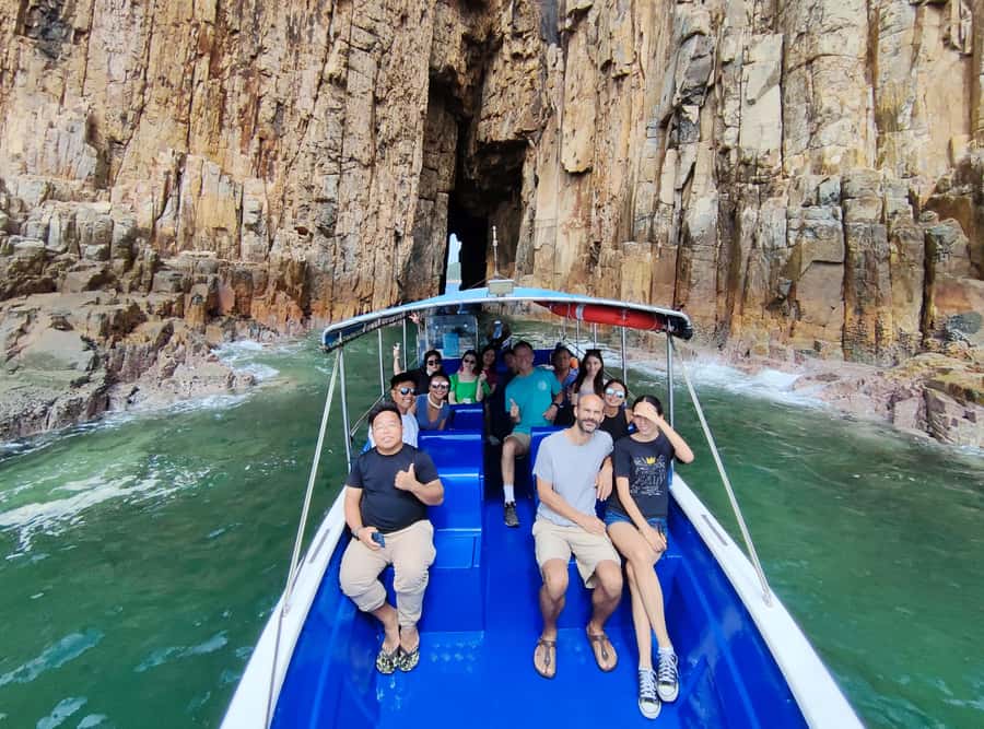 Hong Kong: Geopark Four Sea Arches Volcano Sightseeing Tour - Meeting at Sai Kung and getting to the pier
