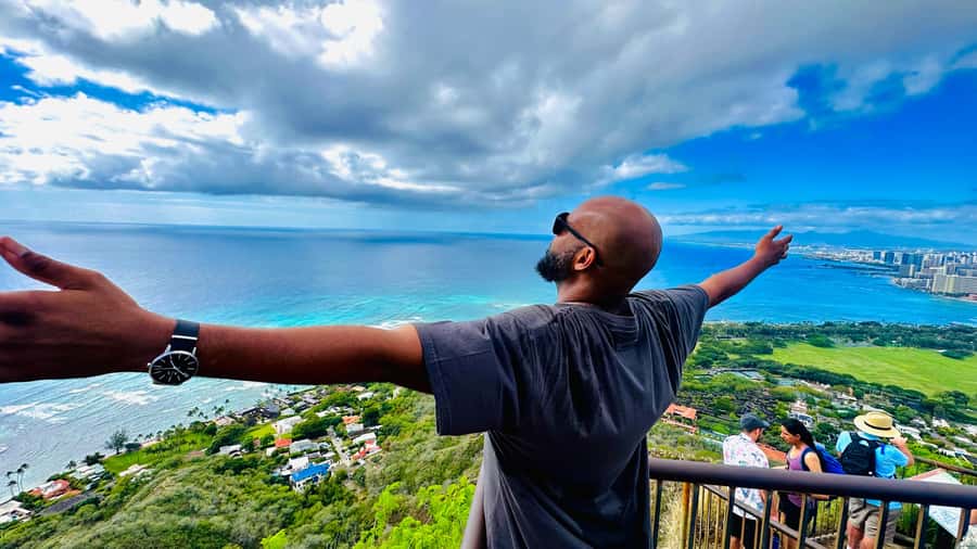 Honolulu: Diamond Head Hike with Transfers - The tunnel: short, dark, and memorable