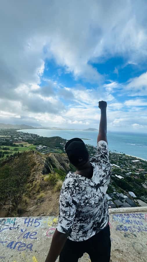 Honolulu: Diamond Head Hike with Transfers - The ride to the crater