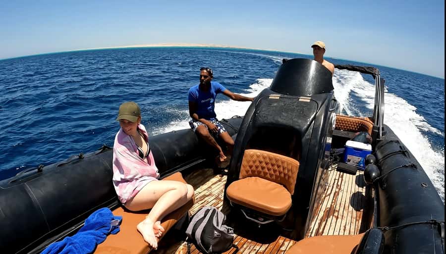 Hurghada: White Island Speedboat Tour, Snorkeling, & Lunch - The five-minute flight option