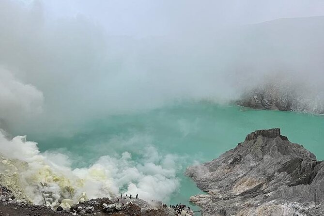 Ijen Crater Tour - Blue fire rules and sulfur gas safety