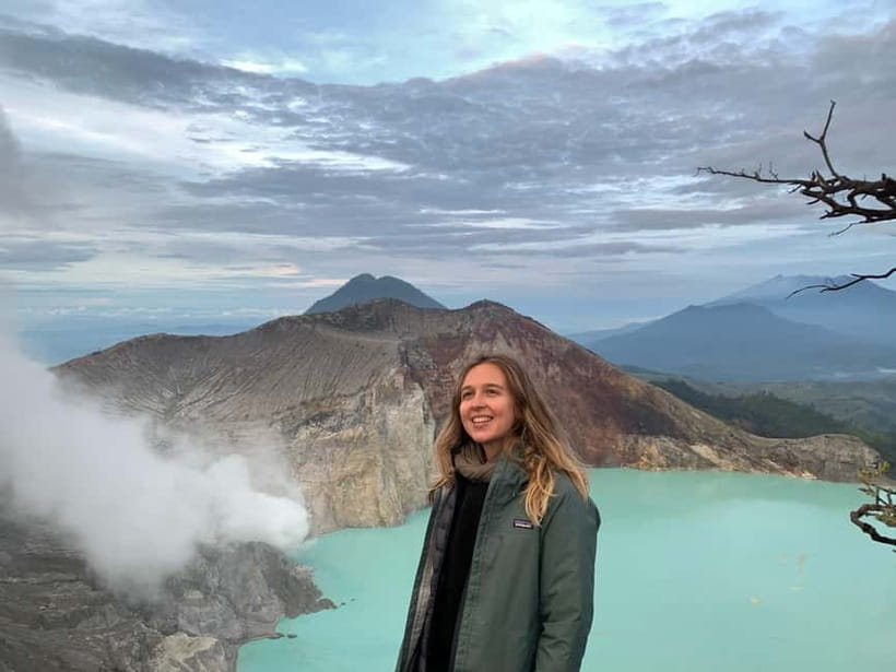 Ijen Volcano Midnight Hike with Blue Fire & Guide (SHARING) - What the $20 price really covers