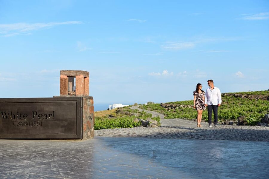Imerovigli: Premium Wine Tasting with Caldera and Sea Views - Should you book the White Pearl Cavalieri tasting?