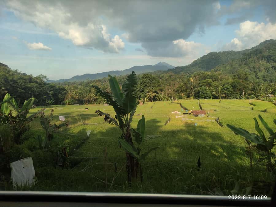 Jakarta: Active Volcano, Waterfall &beautiful local village - Cibeusi Village and the rice terraces