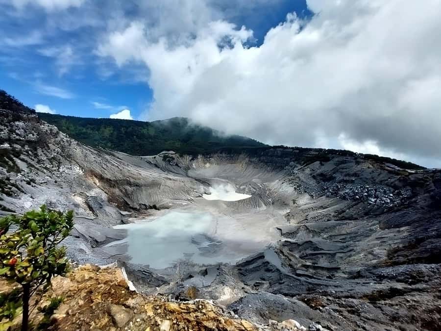 Jakarta: Bandung Volcano Day Tour - The Long Road North to Tangkuban Perahu