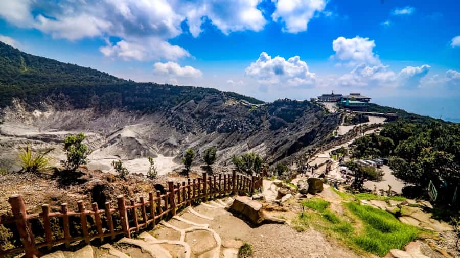 Jakarta: Bandung Volcano Day Tour - Tea Fields Above Bandung