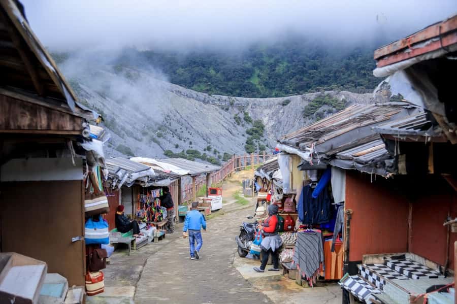Jakarta: Bandung Volcano Day Tour - Guides Who Shape the Experience
