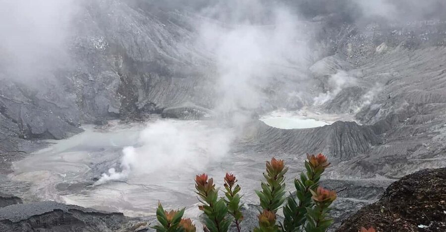 Jakarta: Volcano, Tea/Rice Fields, Hot Spring, Local Food - Ciater hot springs after a full day outside