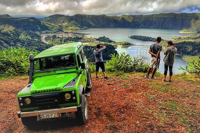 Jeep Tour Full Day Sete Cidades & Lagoa do Fogo with lunch and drinks included. - What the guides add to the day