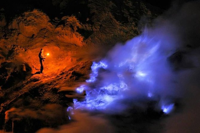 Kawah Ijen Midnight Blue Flame Tour Package - Seeing the flame, crater, and sunrise