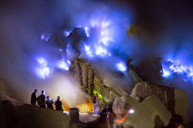 Kawah Ijen Midnight Tour (1 Day) - The uphill walk to Kawah Ijen