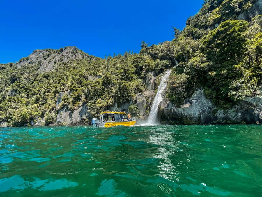 Kinloch: Lake Taupo Catamaran Cruise with Paddleboarding - The first 90 minutes: cliffs, ravines, and volcanic rock