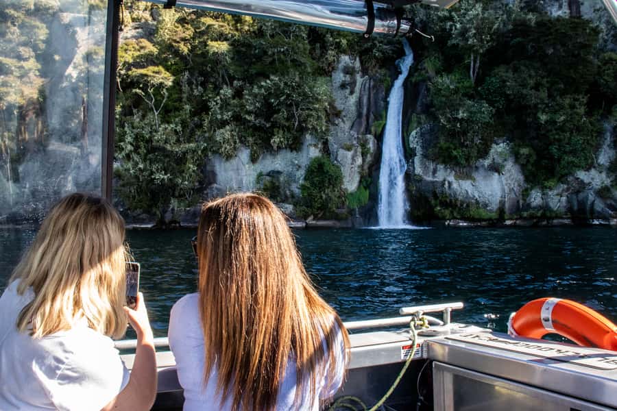 Kinloch: Lake Taupo Catamaran Cruise with Paddleboarding - Should you book the Kinloch catamaran cruise?