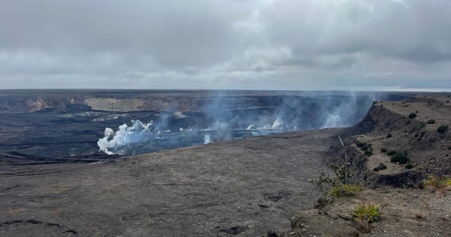 Kona: Kilauea Summit to Shore - Punaluu Black Sand Beach and Hawaiian sea turtles