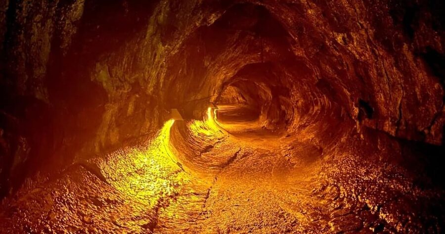 Kona: Kilauea Summit to Shore - Kaumana Caves shows the route molten rock once took