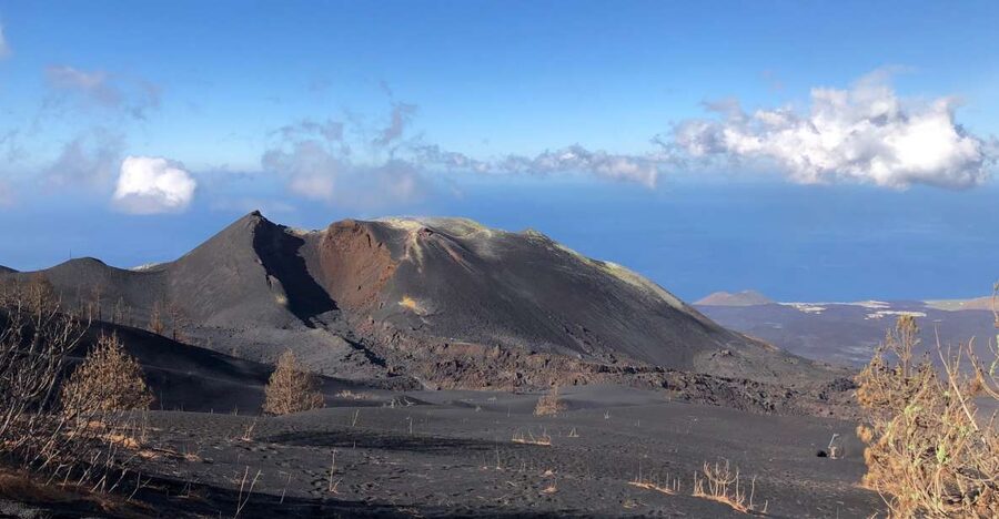 La Palma: Guided Tour to Tajogaite Volcano with Transfer - Reading the new volcanic terrain