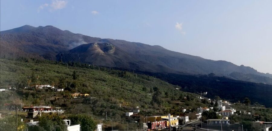 La Palma: Guided Tour to Tajogaite Volcano with Transfer - Puerto de Tazacorte and the lava delta
