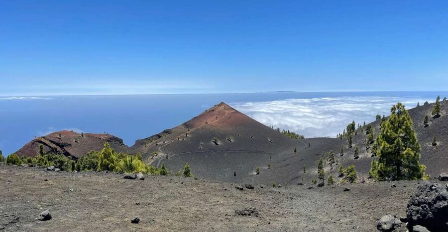 La Palma: Guided trekking tour to volcanoes south - Hoyo Negro, where the volcanic scenery opens up