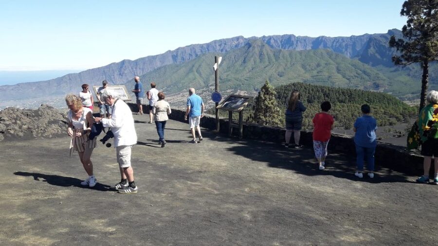 La Palma: San Antonio and Teneguia Volcanos Tour by 4x4 Bus - The lava delta at Mirador de Las Hoyas