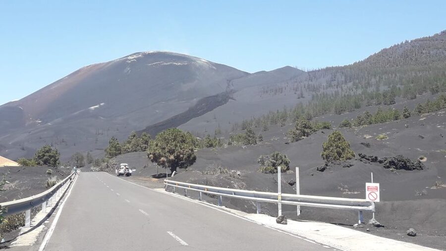 La Palma: San Antonio and Teneguia Volcanos Tour by 4x4 Bus - Riding south toward Fuencaliente