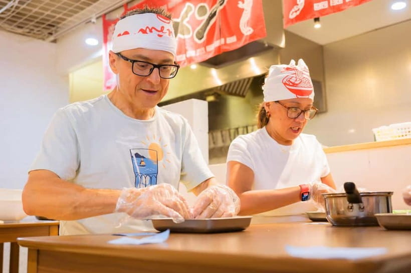 Lake Kawaguchiko: Ramen Cooking Class with Souvenir - Cooking, eating, and looking back
