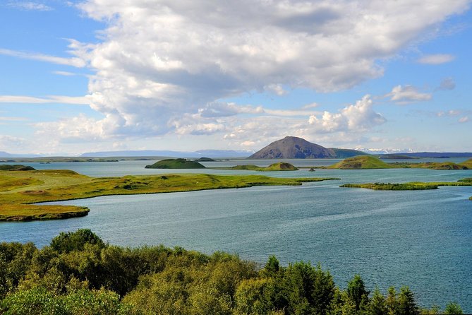 Lake Mývatn and Goðafoss Shore Excursion - Goðafoss gives the day a powerful opening