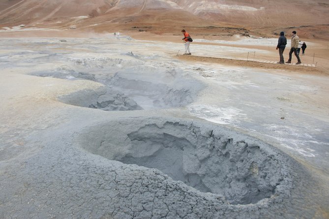Lake Mývatn and Powerful Dettifoss Day Tour from Akureyri - Guides can shape the whole experience