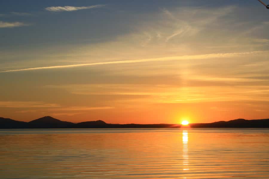 Lake Taupo: 1.5-Hour Maori Rock Carvings 5:00 PM Cruise - Seeing the Carvings From the Water